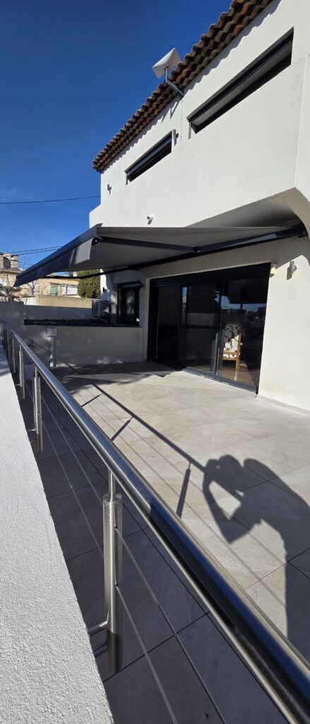 Volet roulant aluminium isolé avec motorisation Somfy io à Marseille 7e