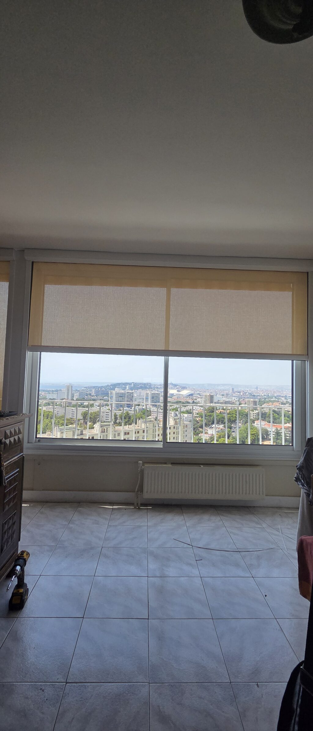Baies vitrées aluminium AMX à Marseille 9e avec vue sur Marseille et le stade Vélodrome