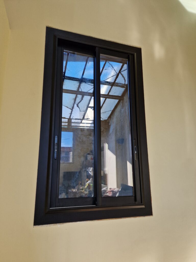 Coulissant AM-X Atlantem sur mesure installé à Aubagne en rénovation