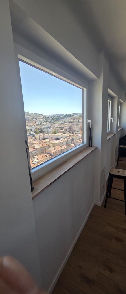 Fenêtres aluminium oscillo-battantes rénovées à Marseille 7e