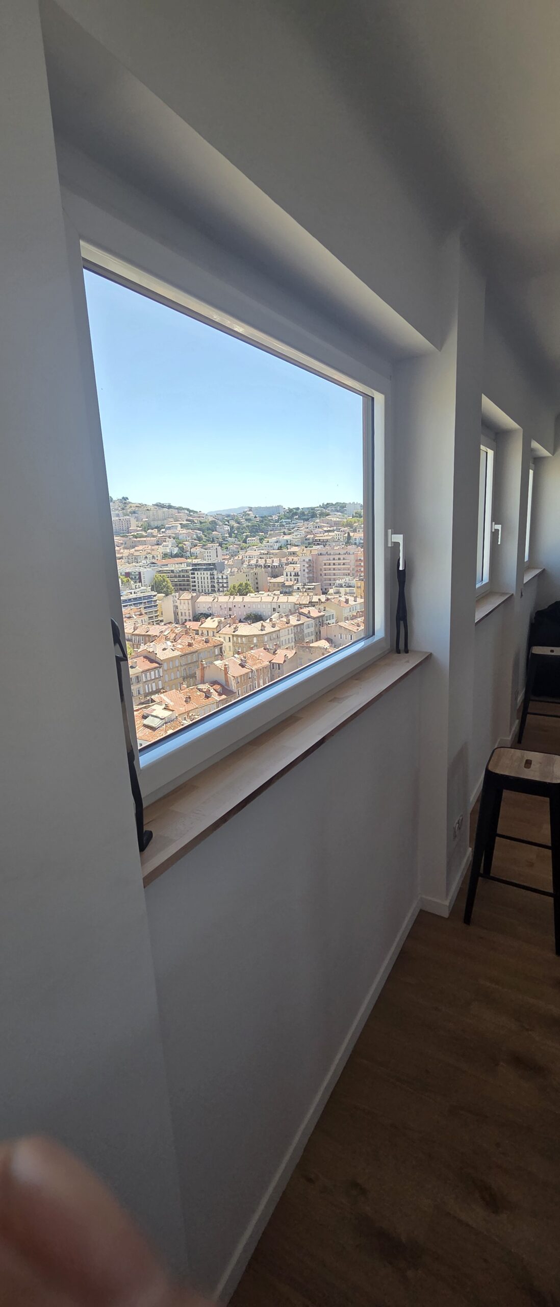 Fenêtres aluminium oscillo-battantes rénovées à Marseille 7e