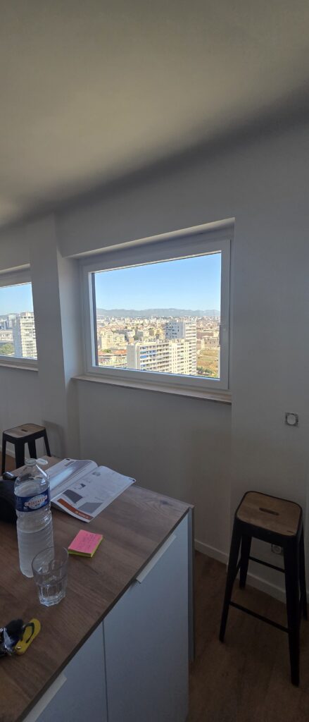 Remplacement de fenêtres bois simple vitrage par des fenêtres aluminium à Marseille 13007