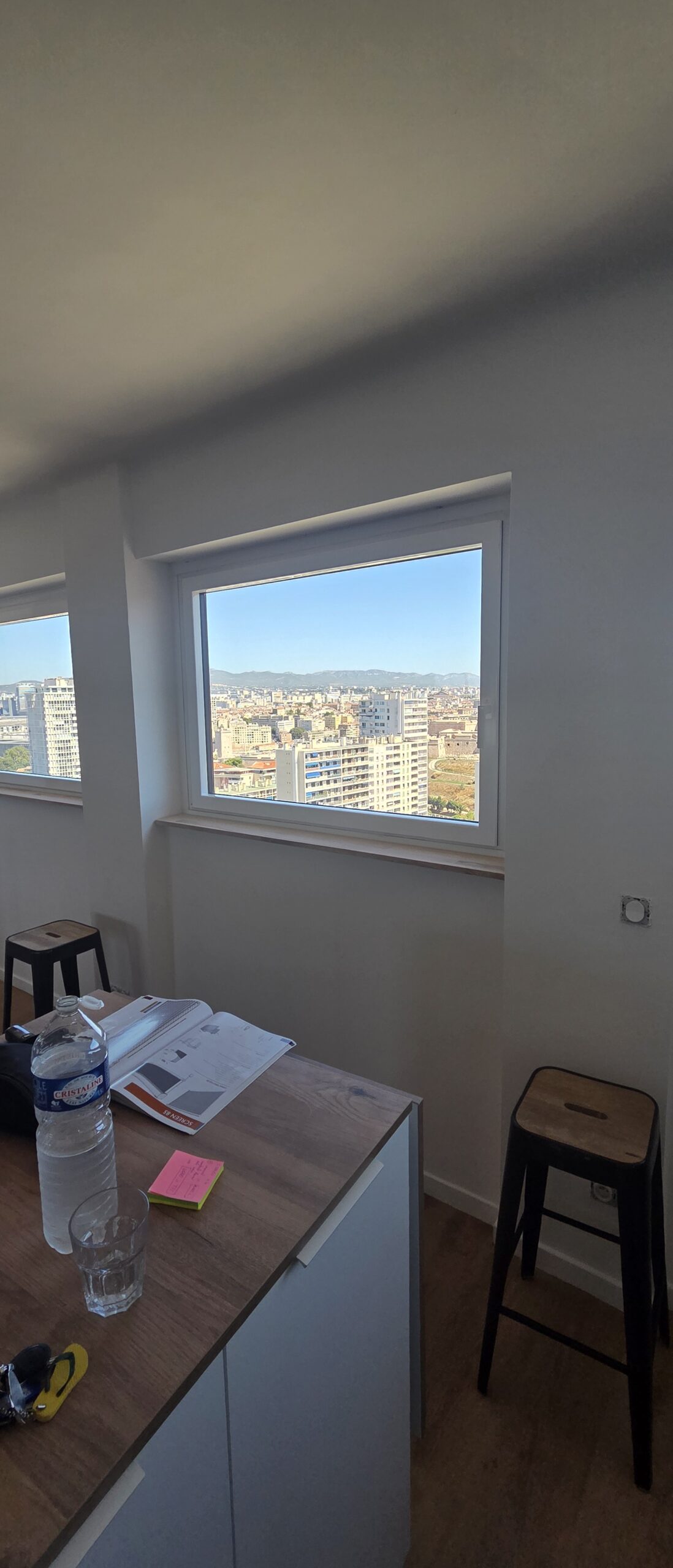 Remplacement de fenêtres bois simple vitrage par des fenêtres aluminium à Marseille 13007