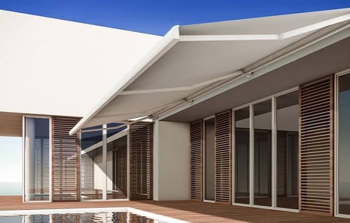 Store banne extérieur sur mesure